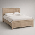 Holzbett 200x160 cm mit Matratze und Kissen